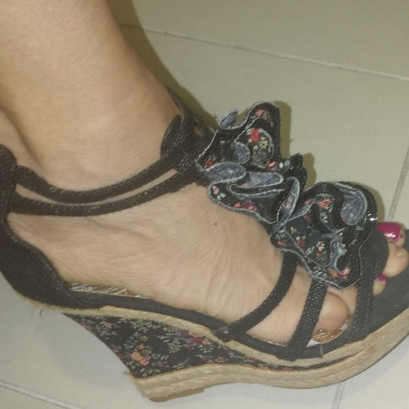 Sandals - Picture 2 of 6